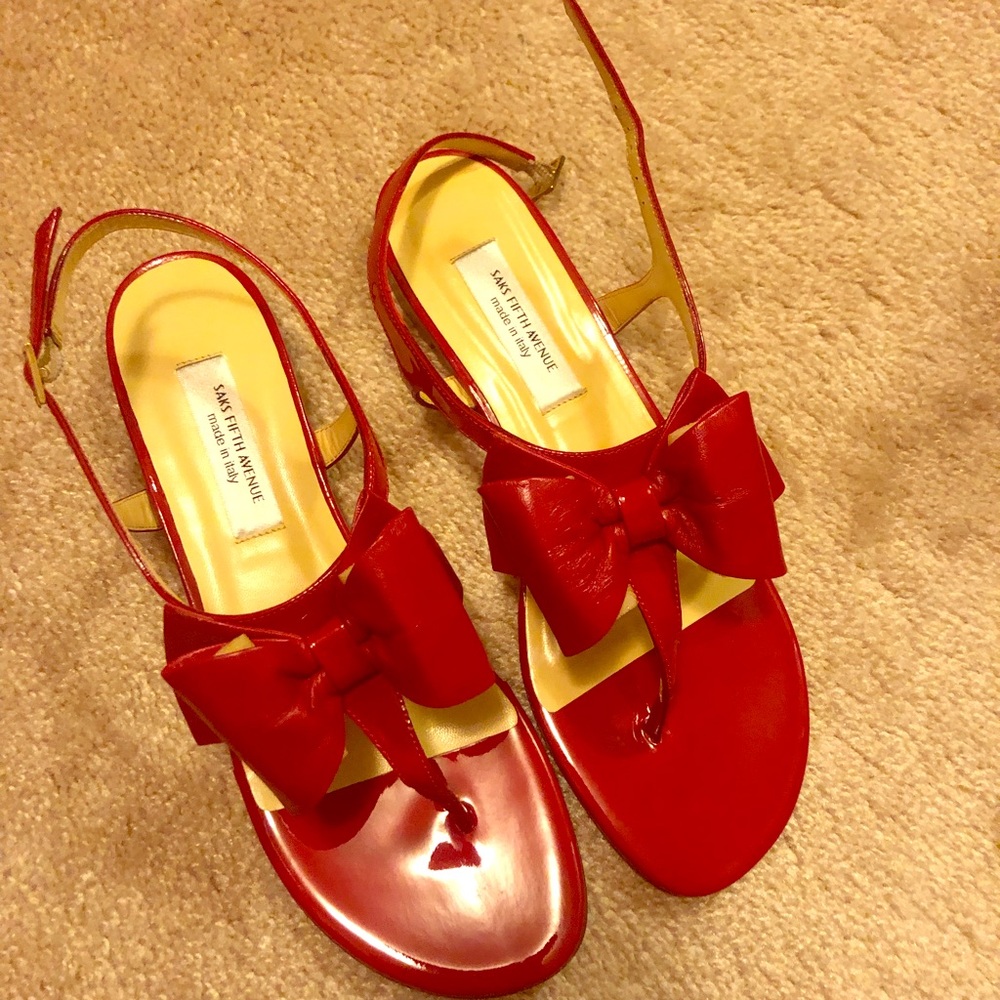 Women’s t-strap sandal